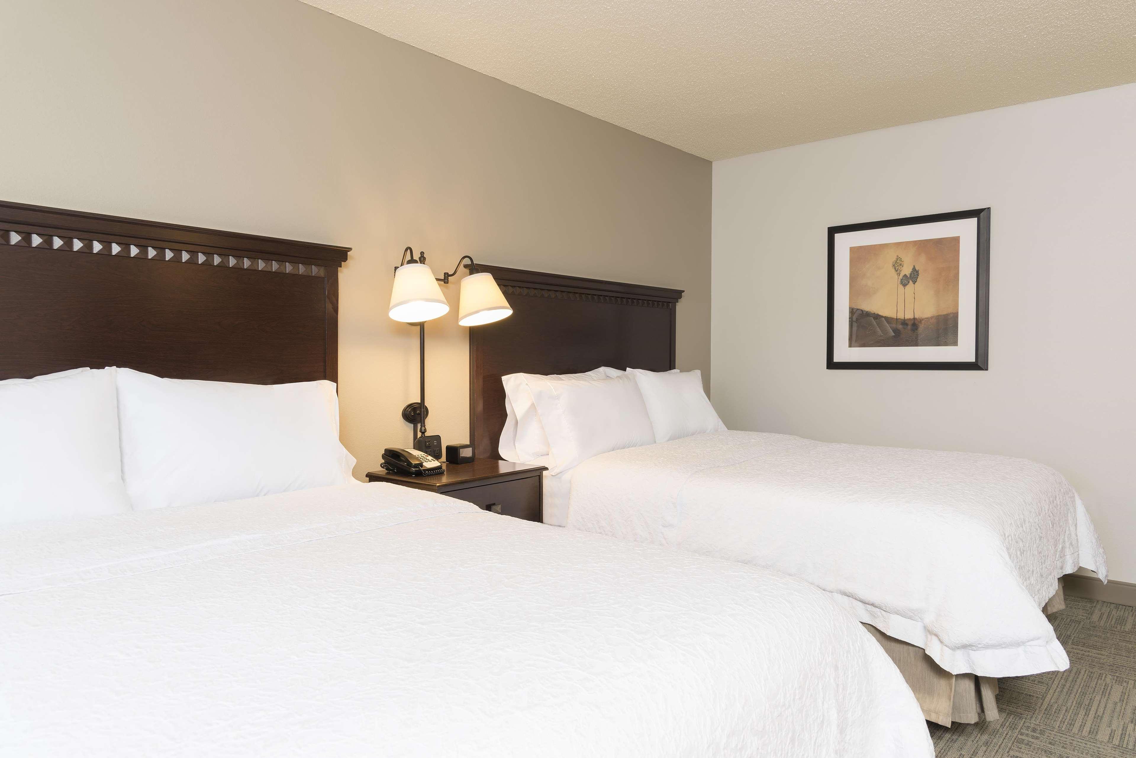 Hampton Inn & Suites Hartford-Manchester Exterior photo